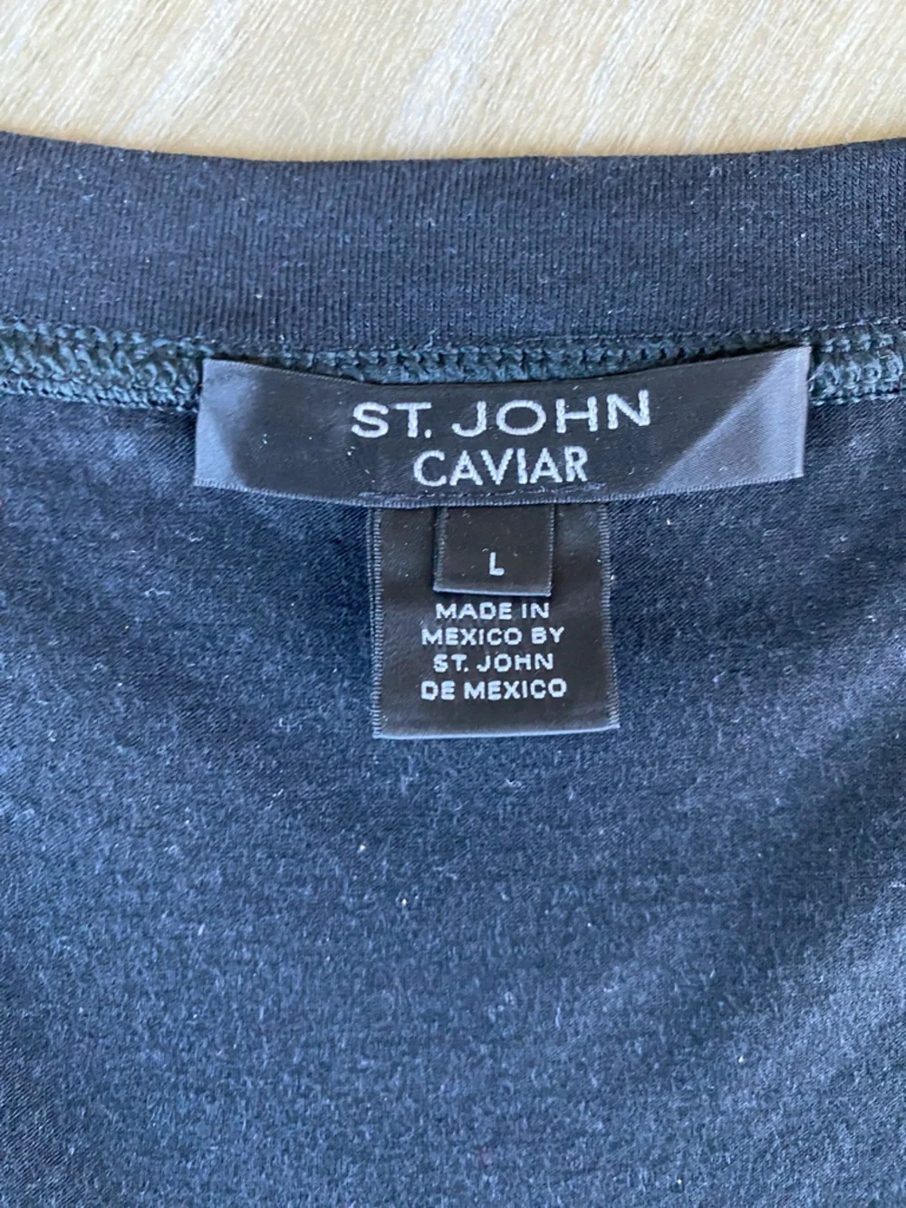 St. John Caviar Black Shimmer Sleeveless Tank Top Size Large - Picture 3 of 6